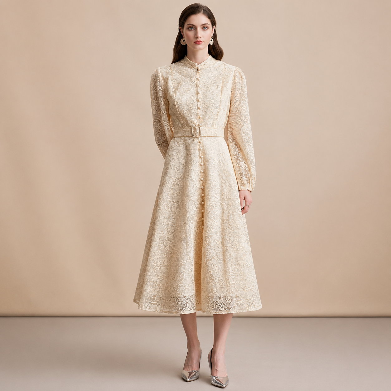 Ivoire — Midikleid mit Spitze und Stehkragen