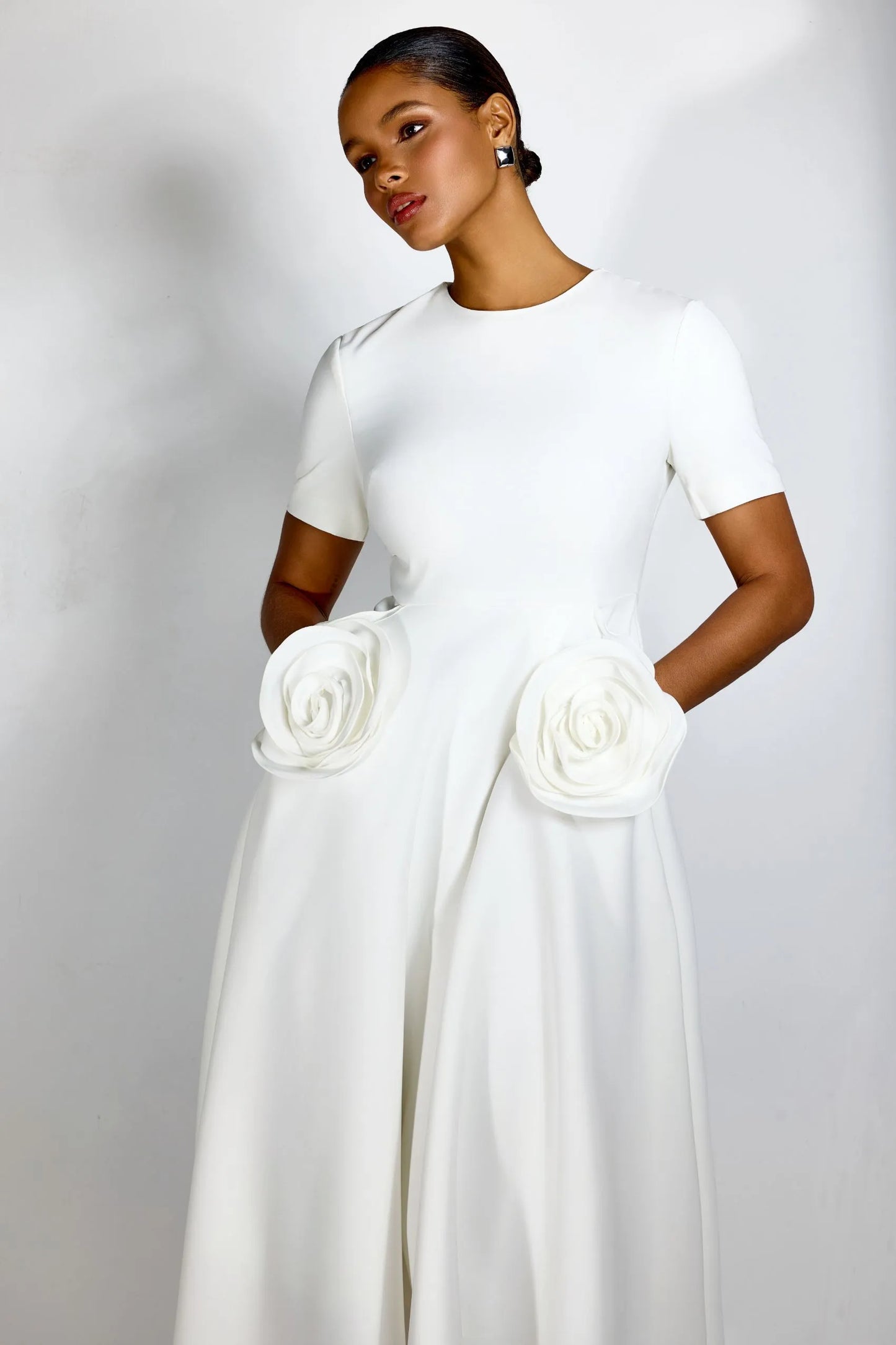 Velorie — Floral Appliqué Midi-Kleid