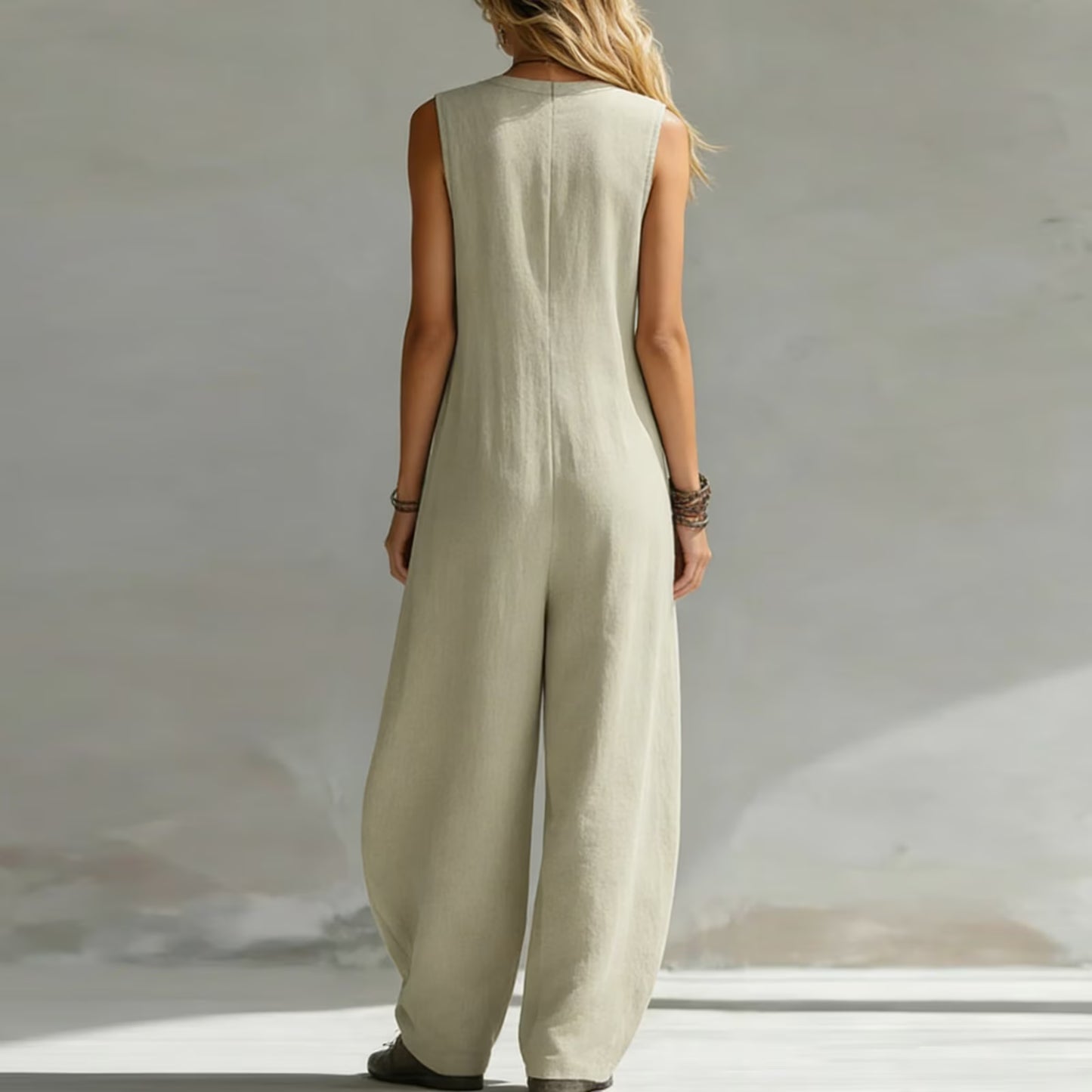 Solandra — Leinen-Jumpsuit mit V-Ausschnitt und weitem Bein