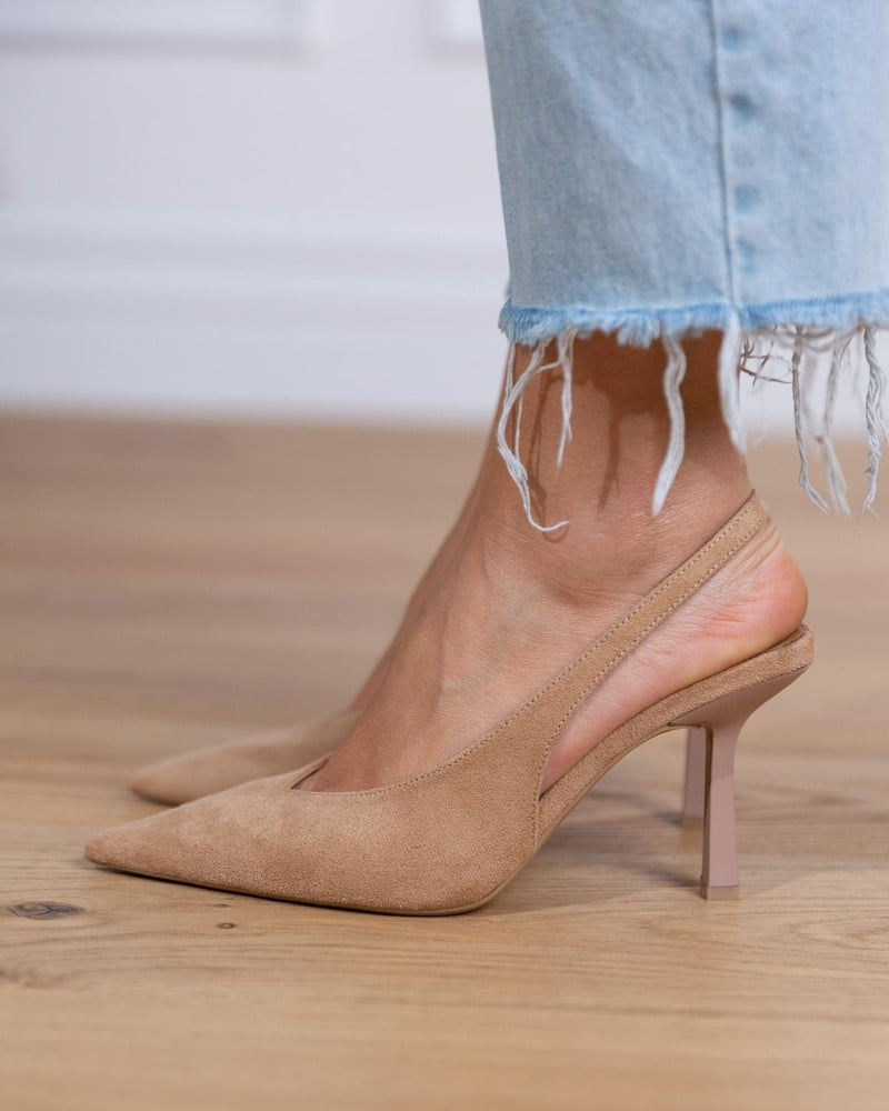 Marlena — Nude Niedrigabsatz Spitz Slingback Pumps