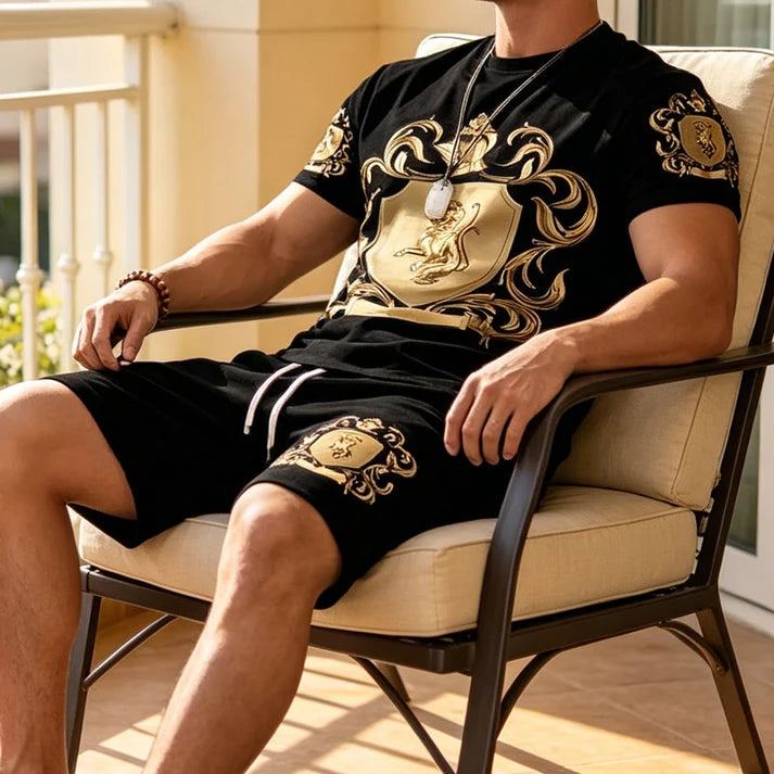 Regalis — Gold Wappen-Print T-Shirt & Shorts Set