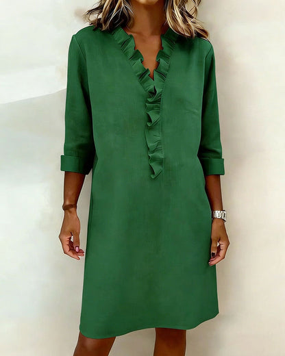 Remy — Rüschenkleid mit V-Ausschnitt in Unifarbe