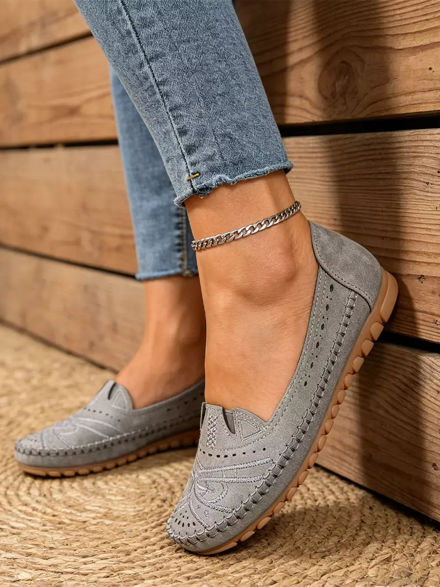 Odélia — Retro-Slip-On-Flats mit Lochmuster