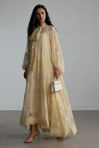 Éclore — Transparentes Blumenspitze Langarmkleid