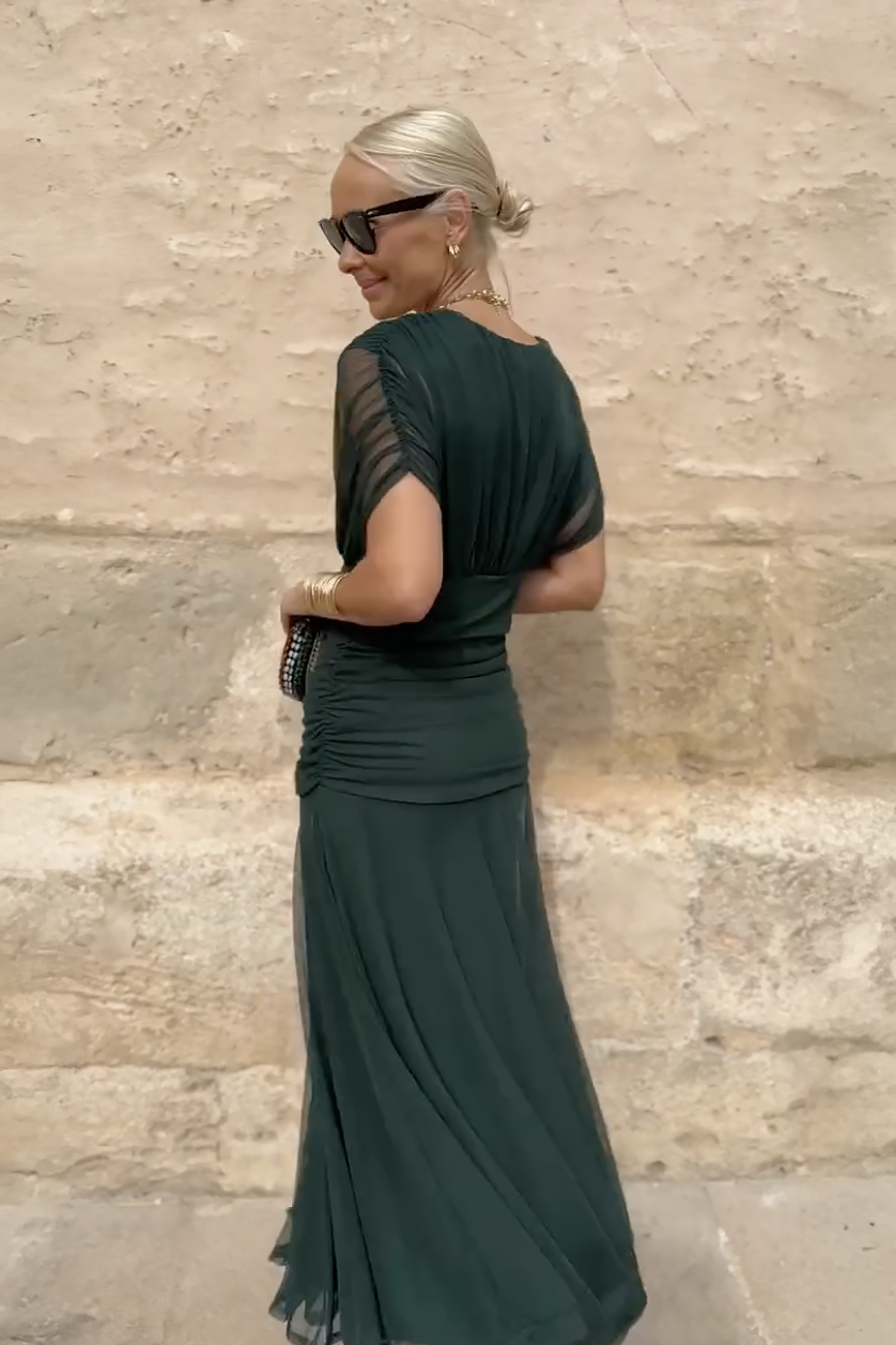 Elin — V-Ausschnitt Maxikleid mit tailliertem Schnitt