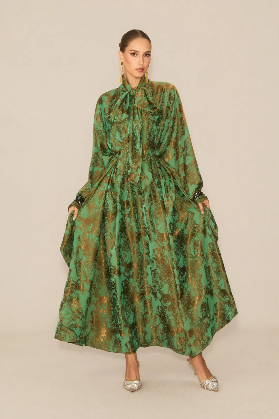 Veldra - Maxikleid in Waldgrün mit Blumenmuster