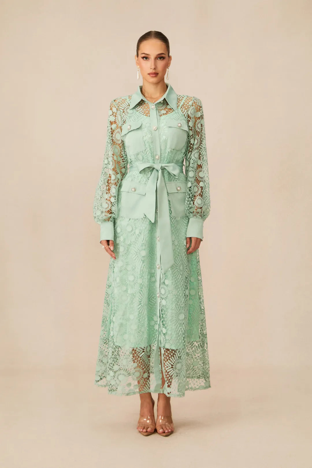 Rosa — Spitzen-Maxi-Kleid mit Gürtel