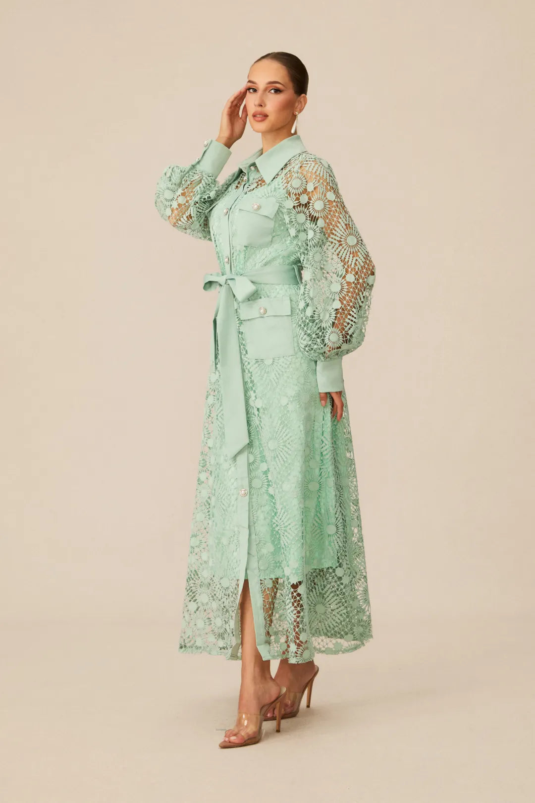 Rosa — Spitzen-Maxi-Kleid mit Gürtel