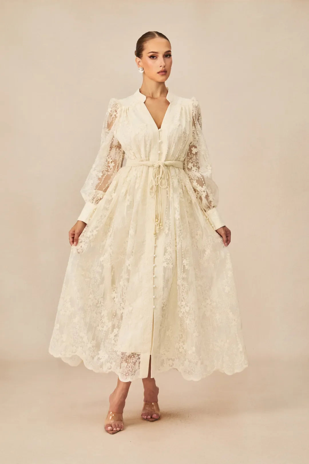 Madeline - Midi-Kleid mit V-Ausschnitt und Spitzenstickerei
