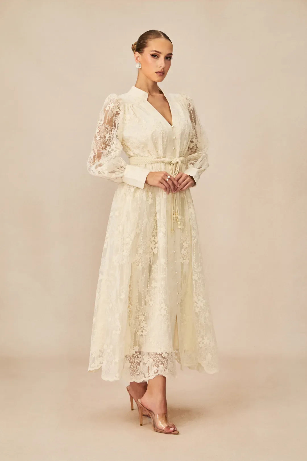 Madeline - Midi-Kleid mit V-Ausschnitt und Spitzenstickerei