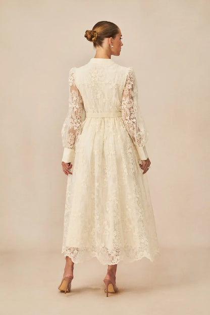 Madeline - Midi-Kleid mit V-Ausschnitt und Spitzenstickerei