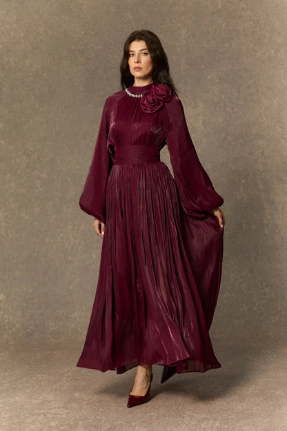 Anastasia | Perlenkragen Rosetten Faltenmaxikleid