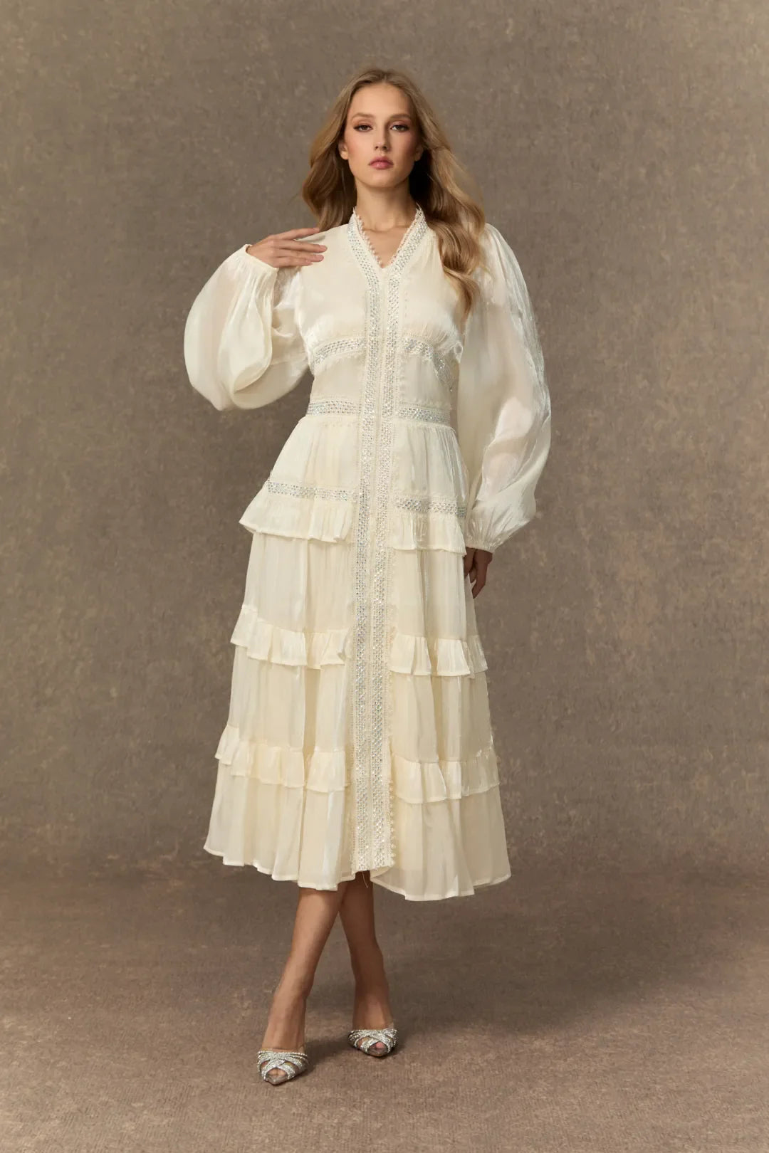 Elvine - Weißes Rüschenshirt V-Ausschnitt Midi-Kleid