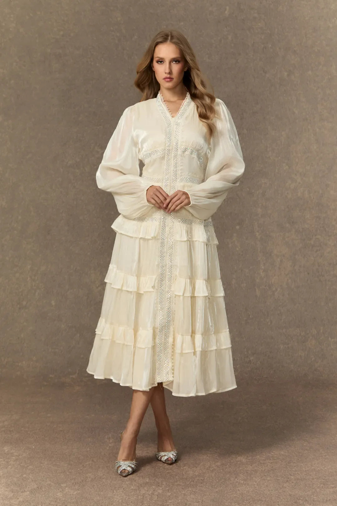 Elvine - Weißes Rüschenshirt V-Ausschnitt Midi-Kleid