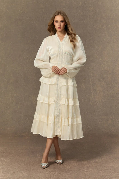Elvine - Weißes Rüschenshirt V-Ausschnitt Midi-Kleid