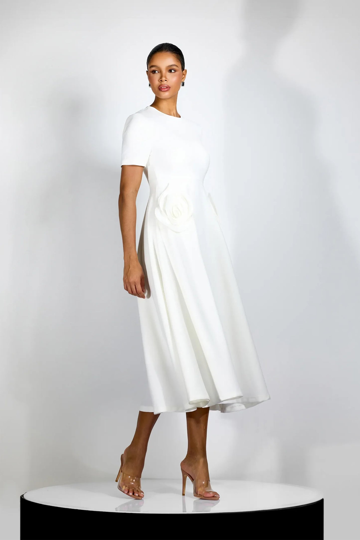 Velorie — Floral Appliqué Midi-Kleid
