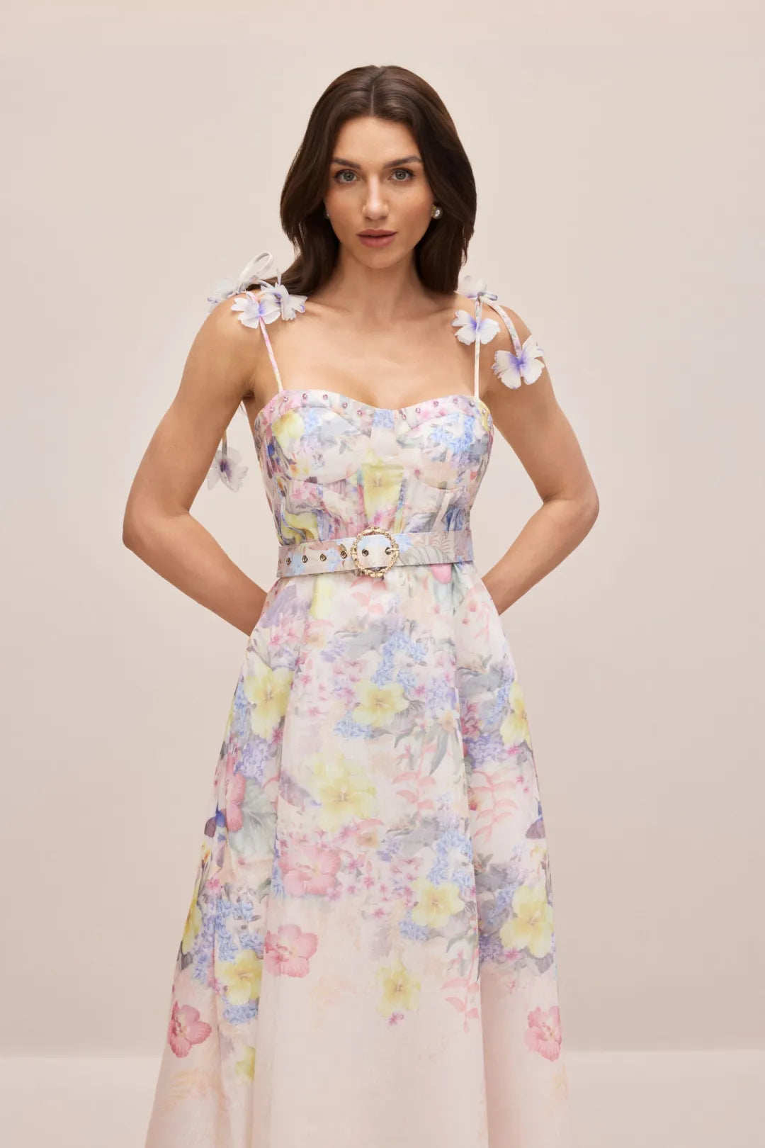 Tasha — Floral Corsage Maxikleid mit Trägern