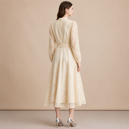 Ivoire —  Midikleid mit Spitze und Stehkragen