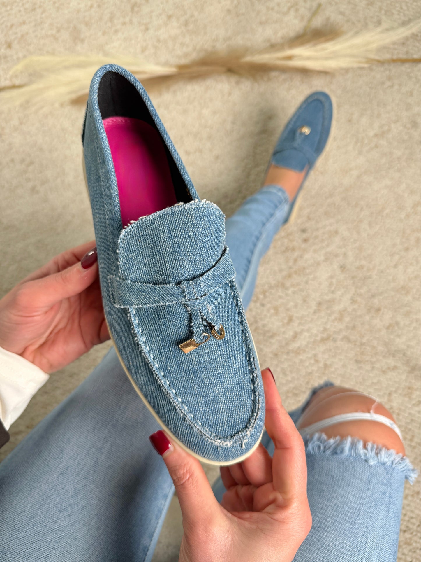 Verona — Denim Slipper mit goldenen Details