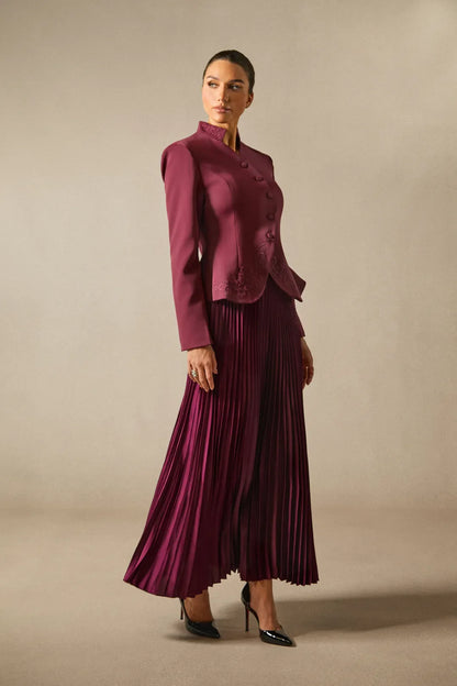 Christine - Bestickter Blazer & Faltenrock aus Satin Set