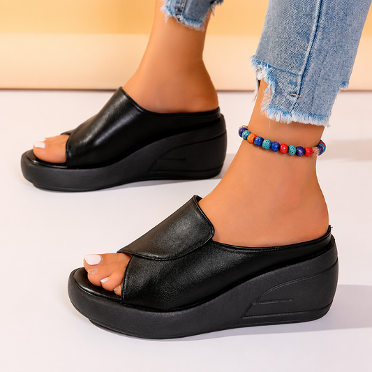 Céline — Komfortsandale mit breiter Passform