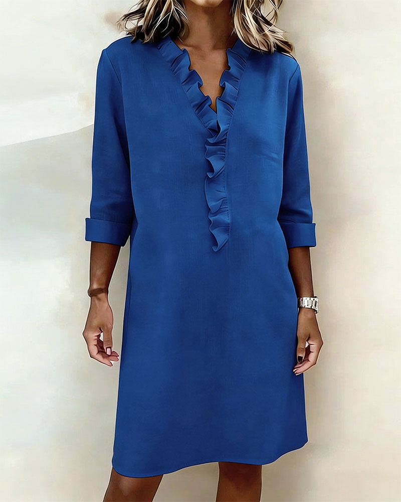 Remy — Rüschenkleid mit V-Ausschnitt in Unifarbe
