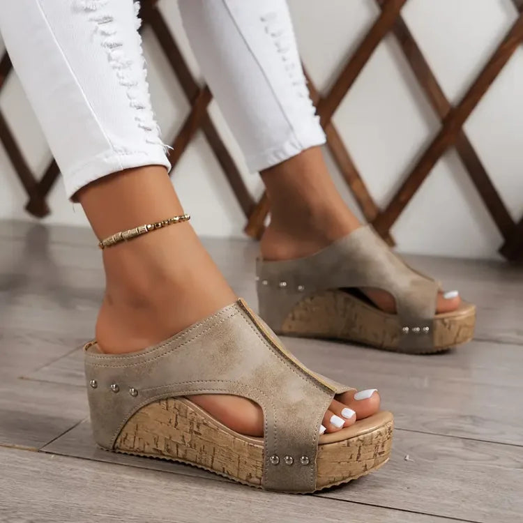 Velara — Damen Wedge Sandale mit Fußgewölbeunterstützung