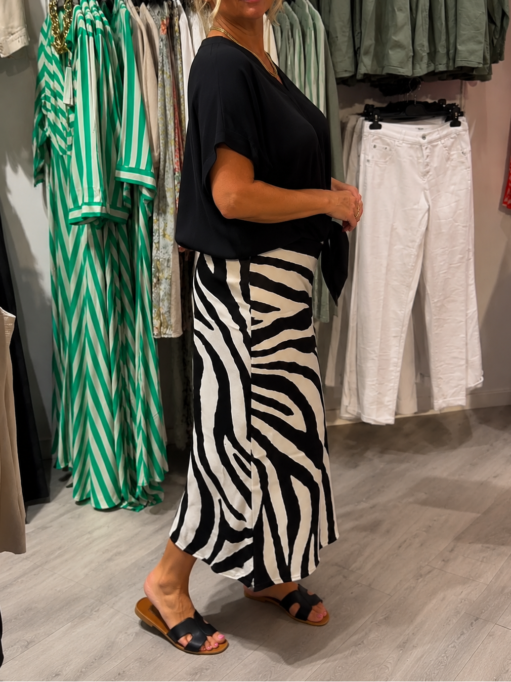 Zebrina — Bluse mit Bindeband und Midirock im Zebra-Print Set