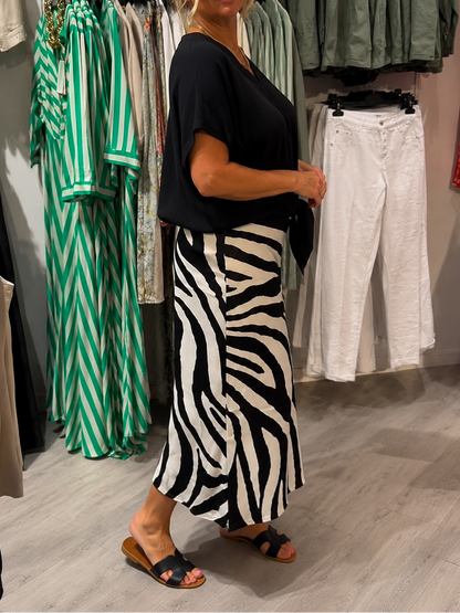 Zebrina — Bluse mit Bindeband und Midirock im Zebra-Print Set
