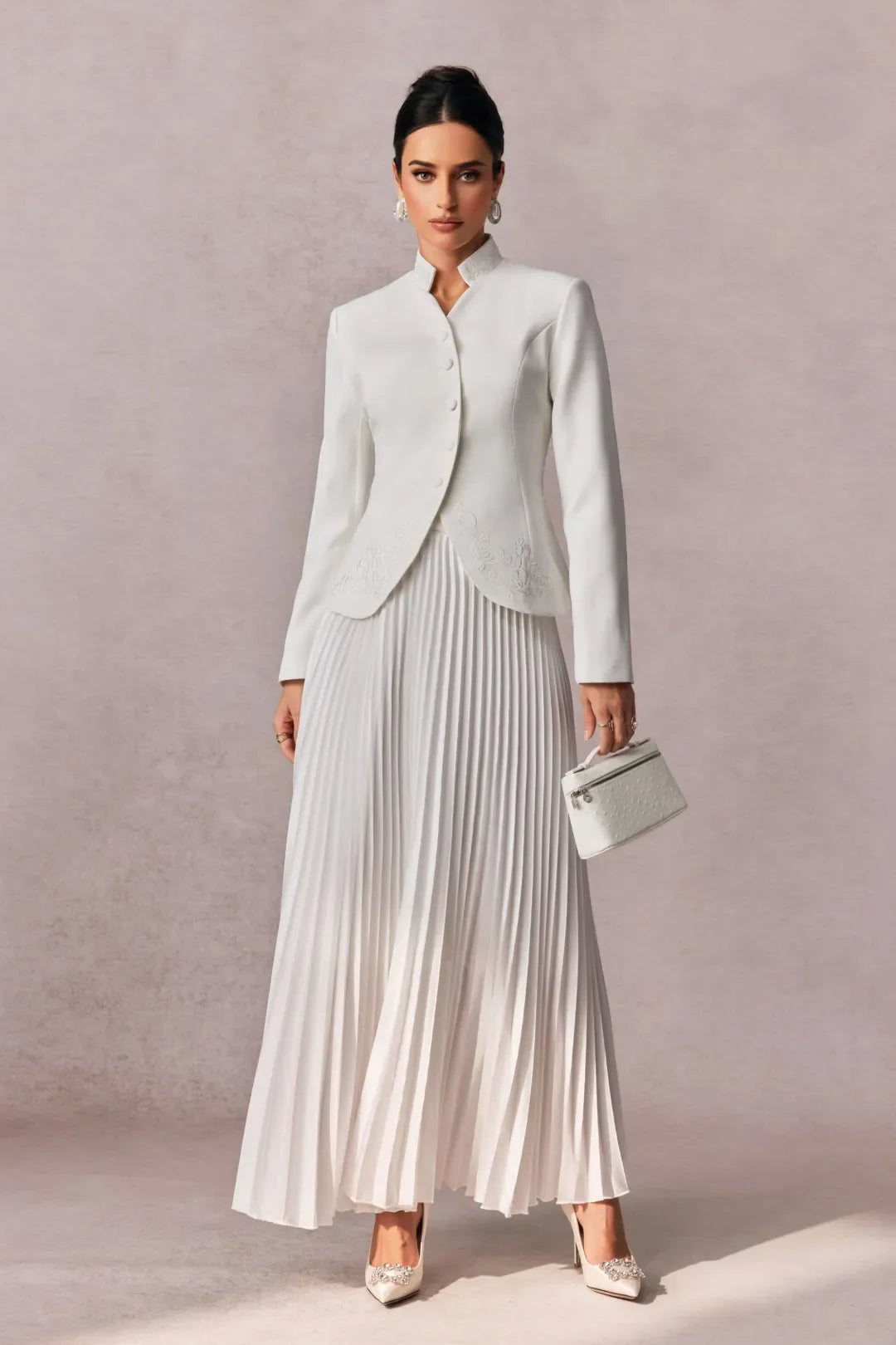 Christine - Bestickter Blazer & Faltenrock aus Satin Set
