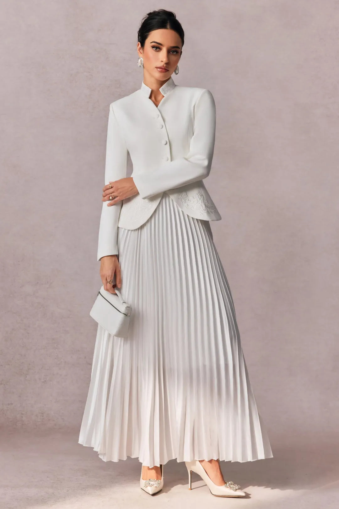 Christine - Bestickter Blazer & Faltenrock aus Satin Set