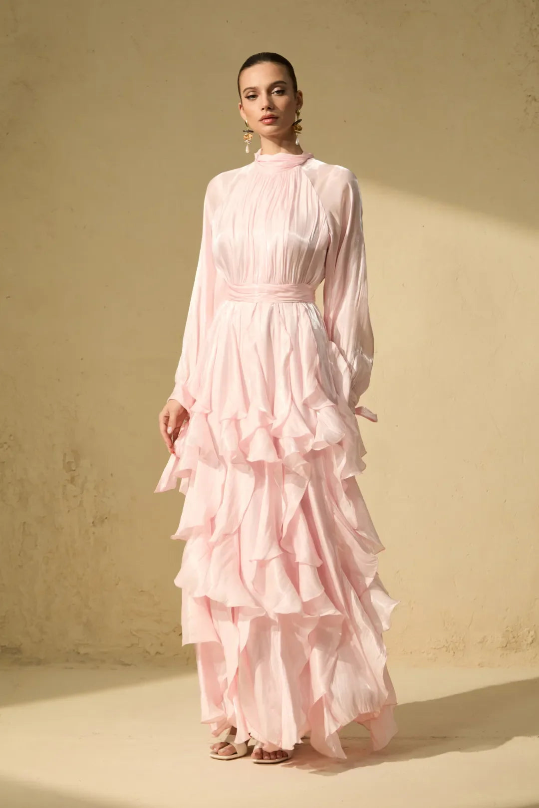 Estella- Maxikleid mit Puffärmeln und Rüschensaum in Weiß
