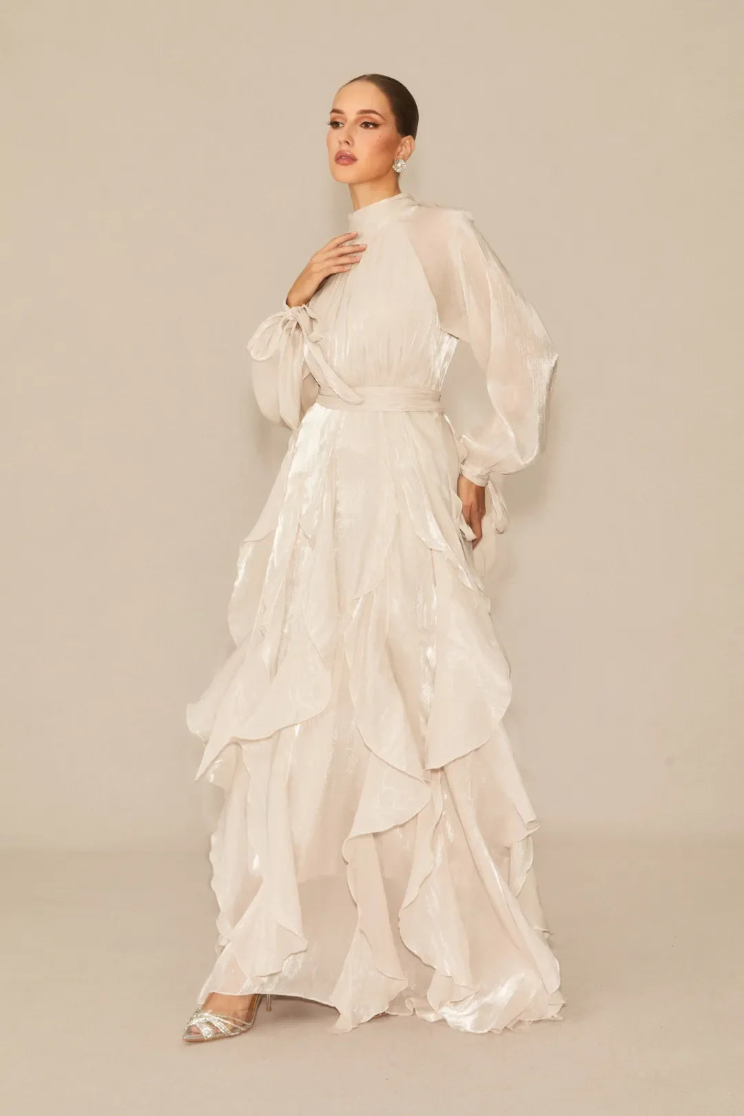 Estella- Maxikleid mit Puffärmeln und Rüschensaum in Weiß
