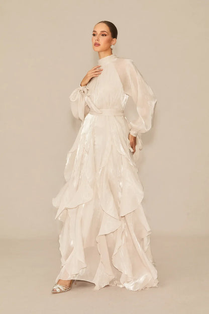 Estella- Maxikleid mit Puffärmeln und Rüschensaum in Weiß