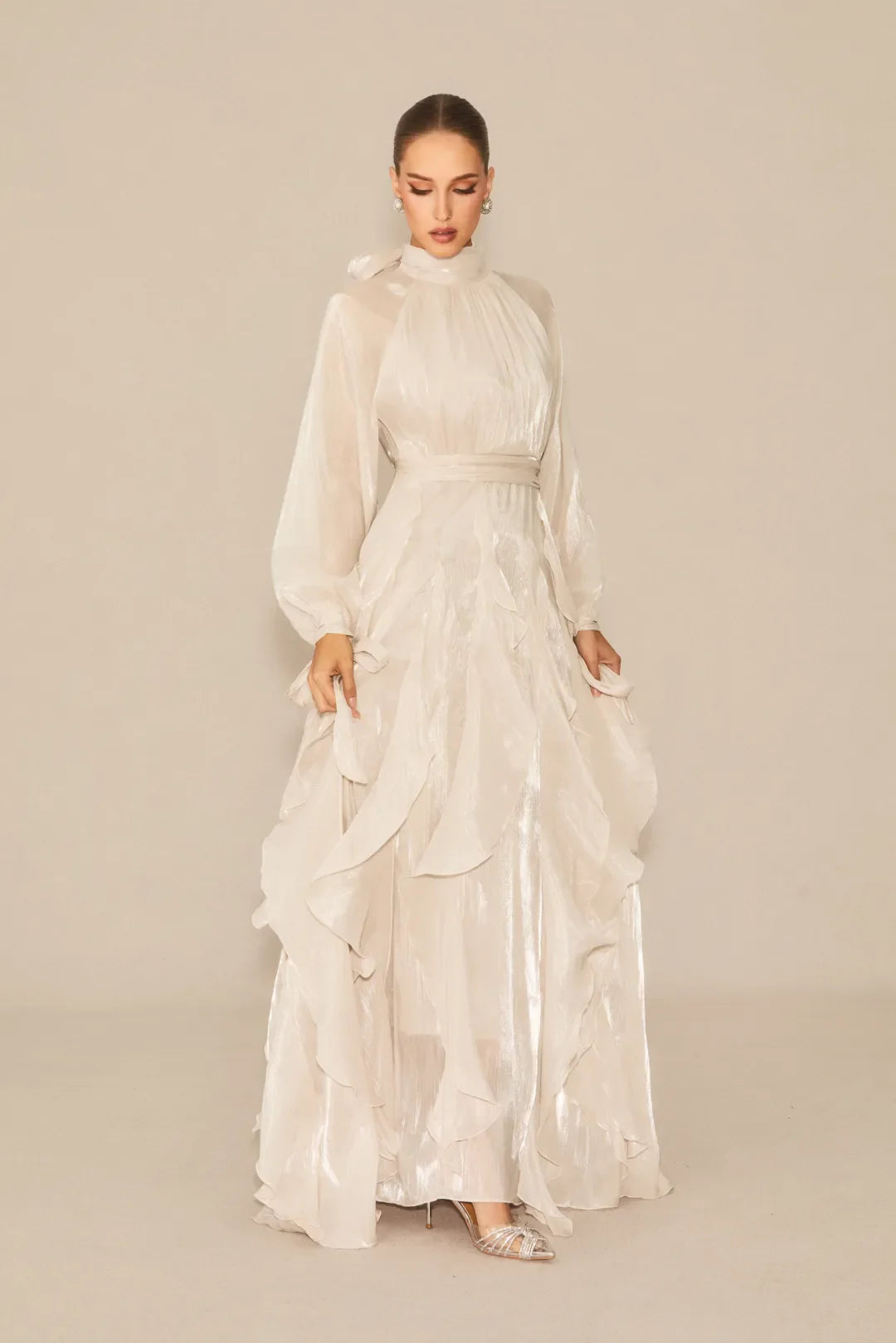 Estella- Maxikleid mit Puffärmeln und Rüschensaum in Weiß