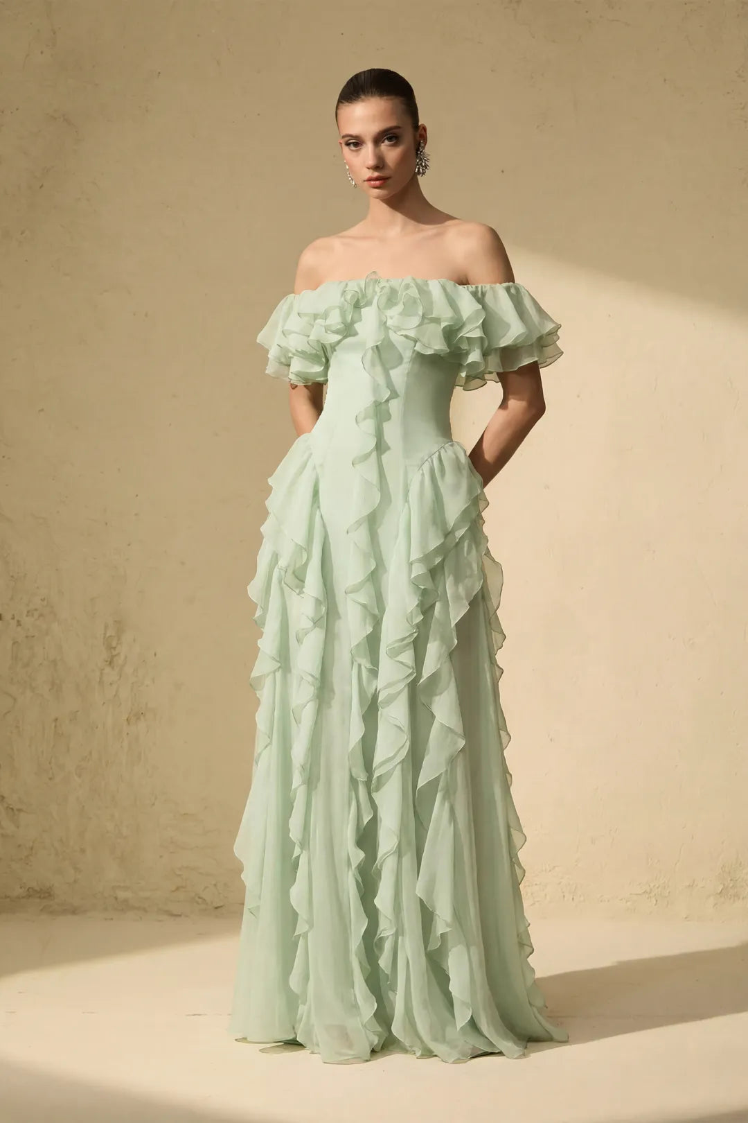 Verdène — Grünes Off-Shoulder Rüsch Maxi-Kleid