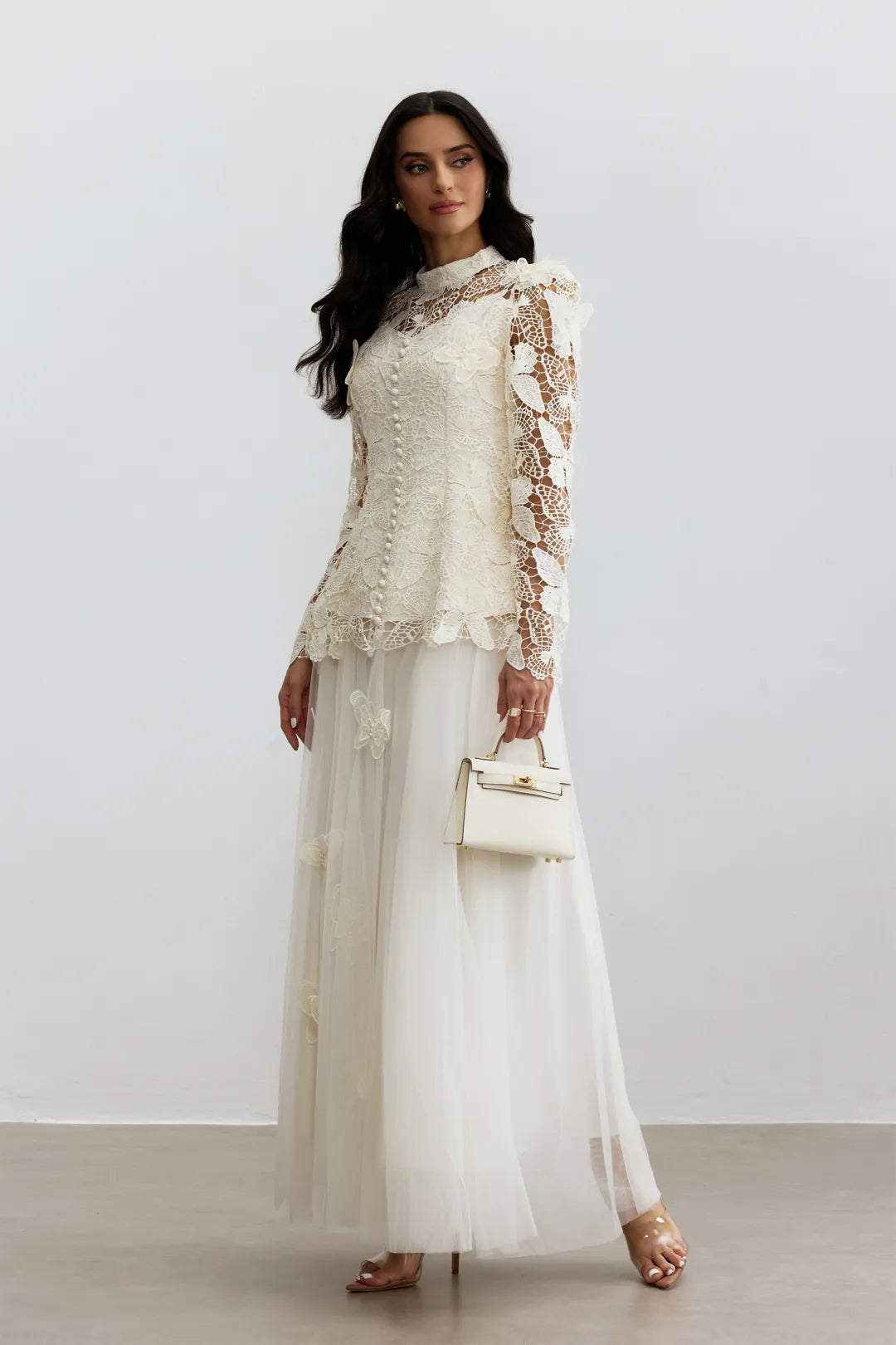 Elizabeth - Besticktes Spitzen-Maxikleid mit Schmetterlingen