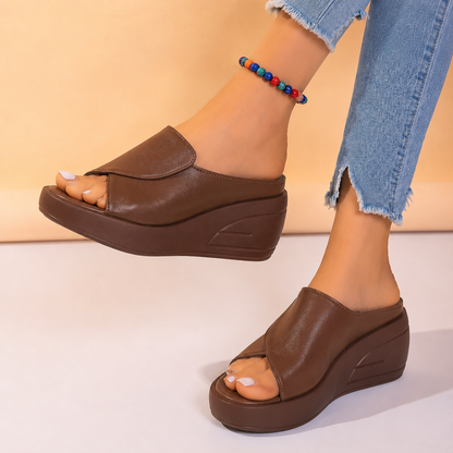 Céline — Komfortsandale mit breiter Passform