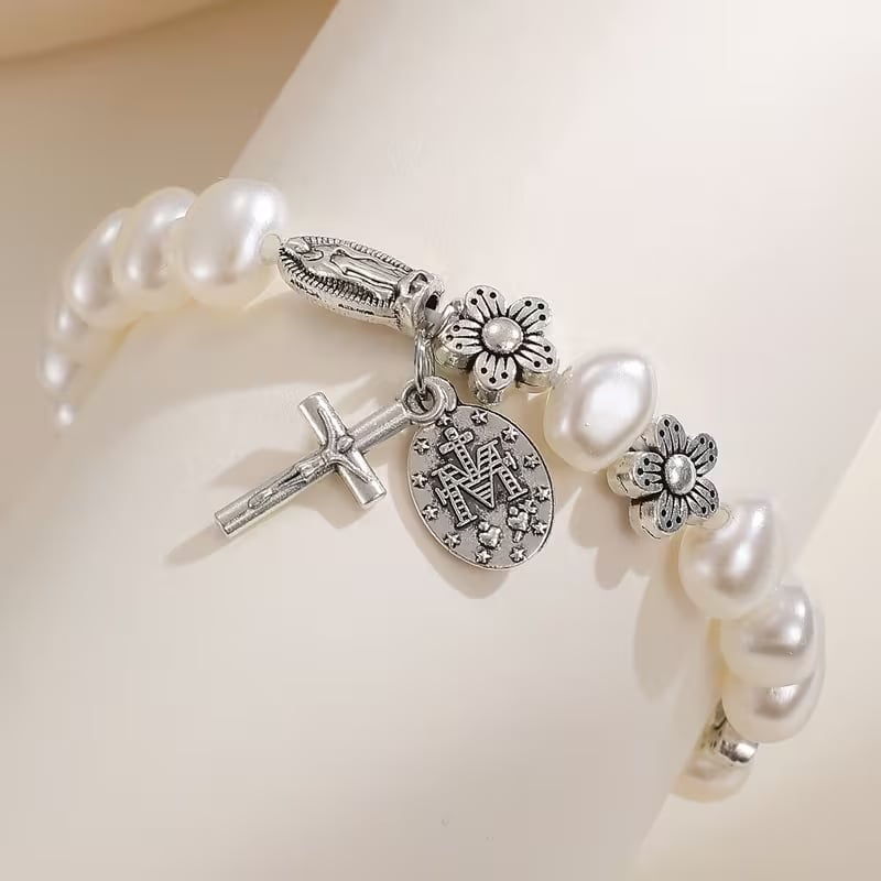 Serenity - Elegantes Armband mit der Jungfrau Maria und Gänseblümchen