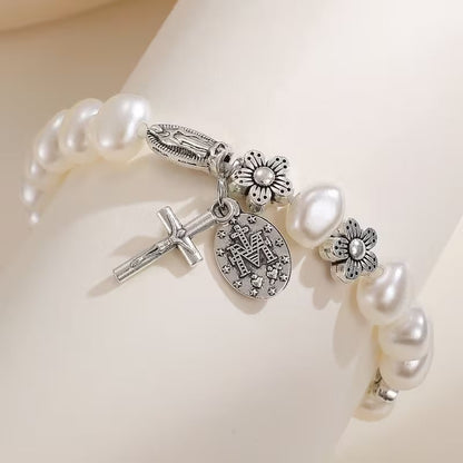 Serenity - Elegantes Armband mit der Jungfrau Maria und Gänseblümchen