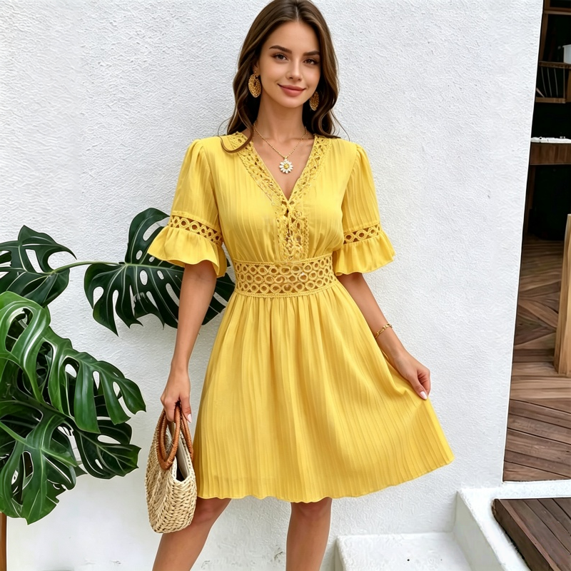 Vervaine — V-Ausschnitt-Kleid mit Spitzen-Cutouts