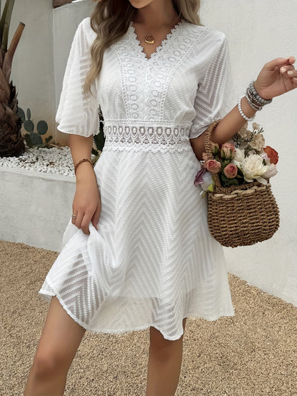 Loraveil — V-Ausschnitt Spitzen Patchwork Cutout Kleid