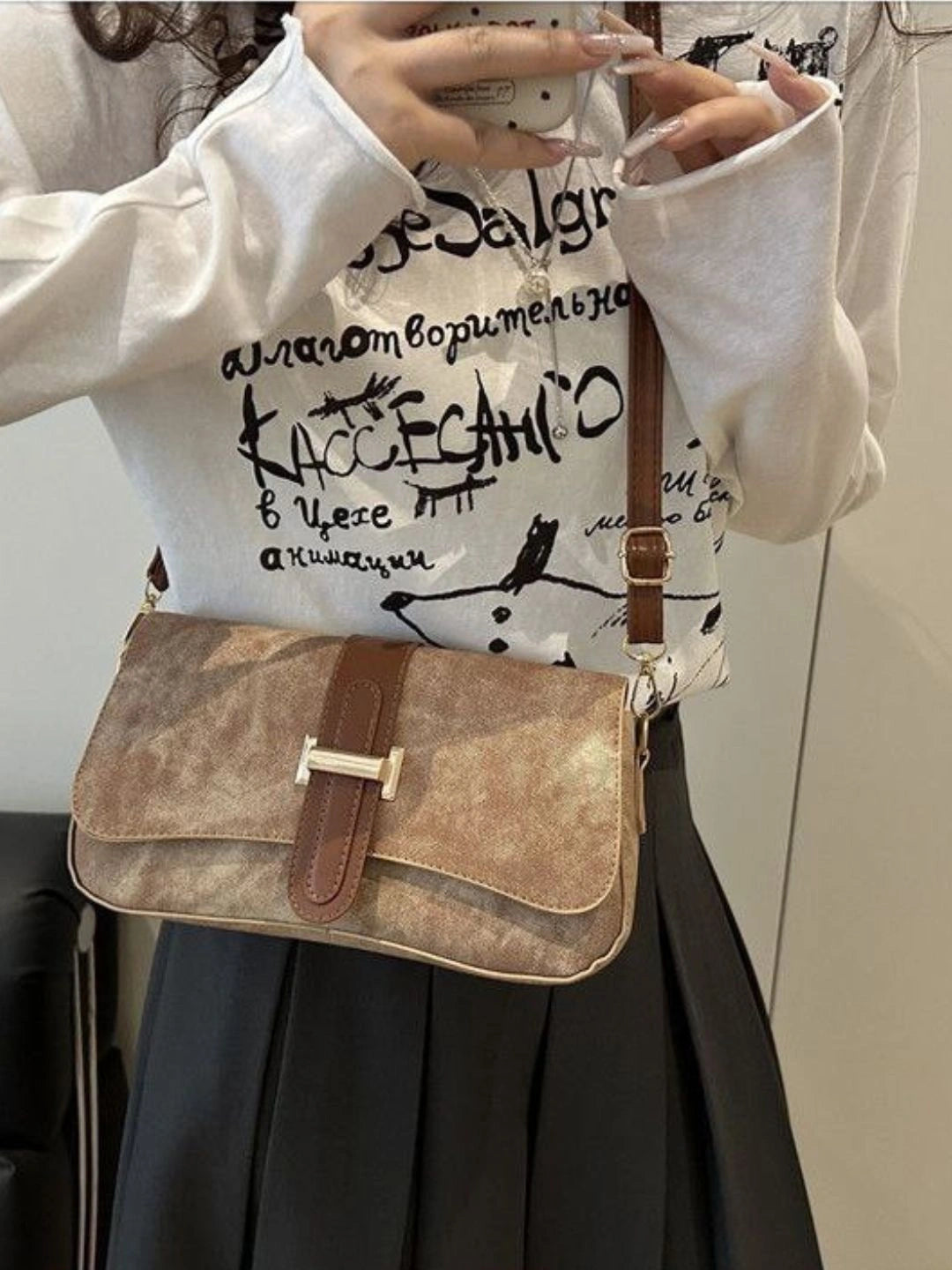 Burnley — Wildleder Umhängetasche in Taupe