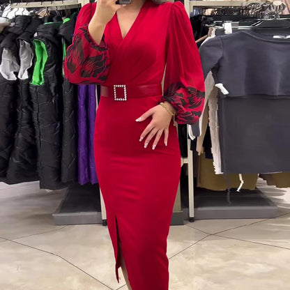 Adalyne — Rote Seidenkleid mit V-Ausschnitt