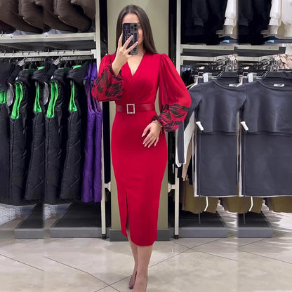Adalyne — Rote Seidenkleid mit V-Ausschnitt