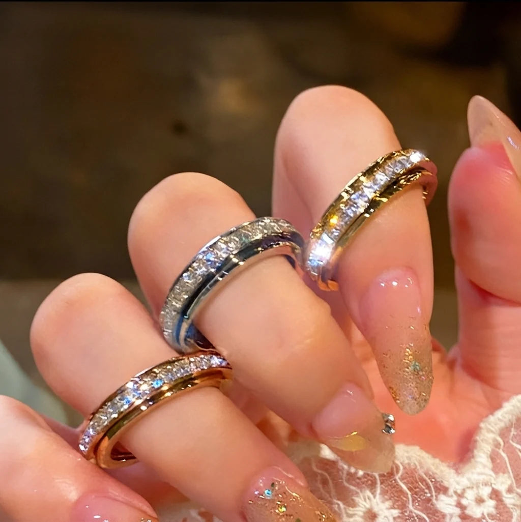 Verallo — Spinner Ring aus Titanstahl mit Zirkonia