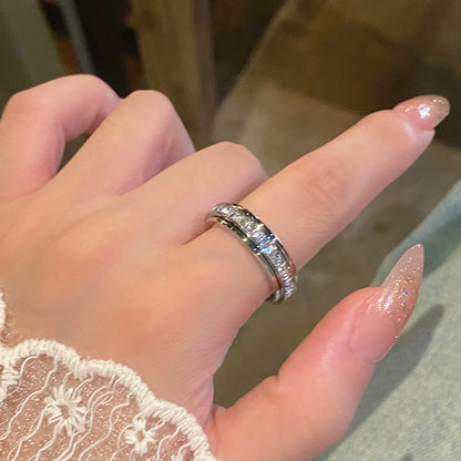 Verallo — Spinner Ring aus Titanstahl mit Zirkonia