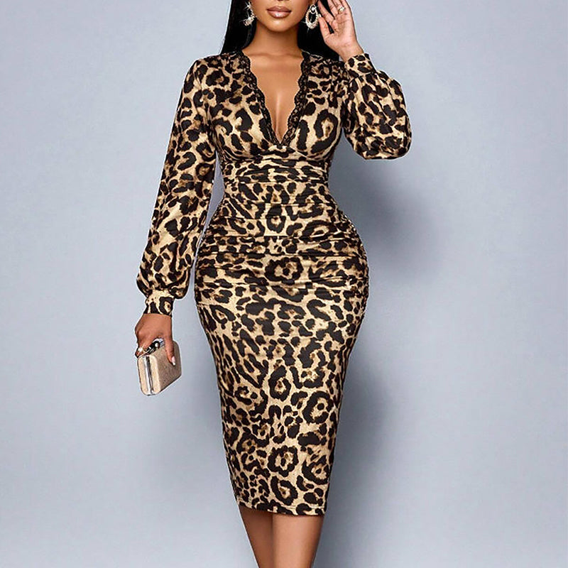 Léonor — Körperbetontes Midi-Kleid mit Leopardenmuster