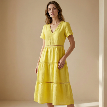 Velorie — Spitzen V-Ausschnitt gestuftes Midi-Kleid