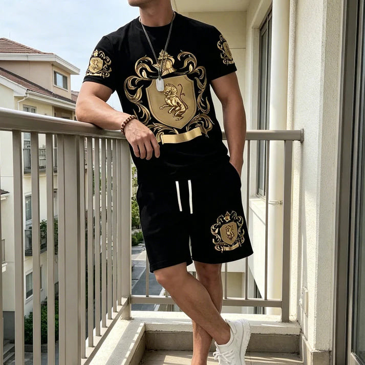 Regalis — Gold Wappen-Print T-Shirt & Shorts Set